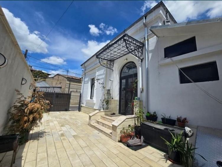 Casă cu 4 camere cu Teren 80 Mp în Central