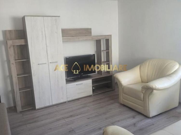 Casă individuală cu 4 camere cu Canalizare în Colentina