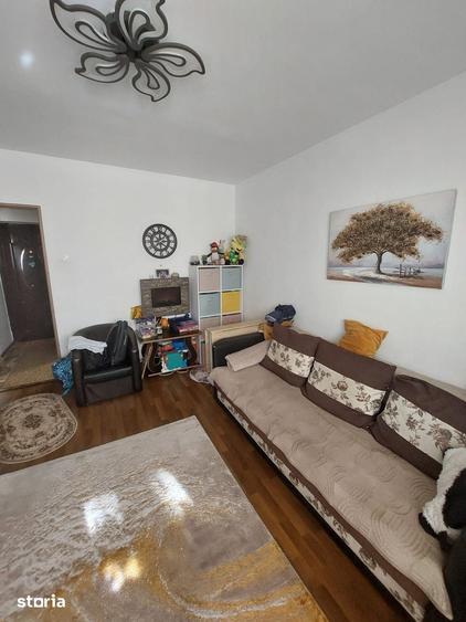 Apartament cu 3 camere decomandat în Canta