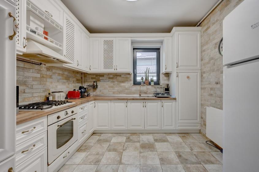 Apartament cu 4 camere decomandat, mobilat în Mogoșoaia