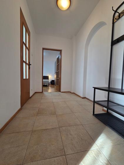 Apartament cu 2 camere decomandat în P-ța Victoriei