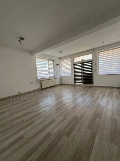 Casă cu 2 camere cu Teren 377 Mp în Republicii