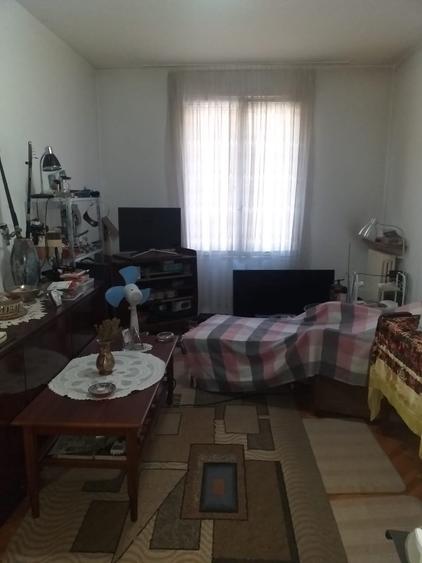 Apartament cu 3 camere semidecomandat în Floreasca
