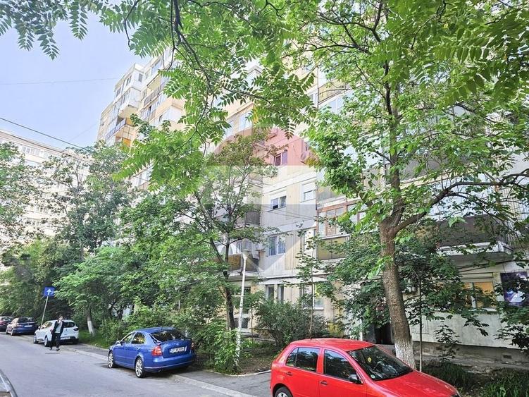 Apartament cu 3 camere decomandat în Drumul Taberei