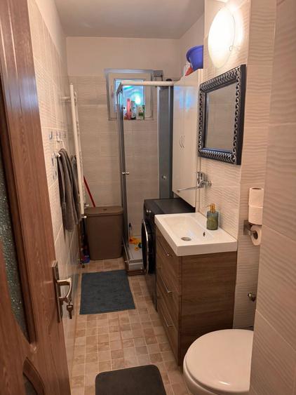 Apartament cu 2 camere semidecomandat în Craiovița Nouă