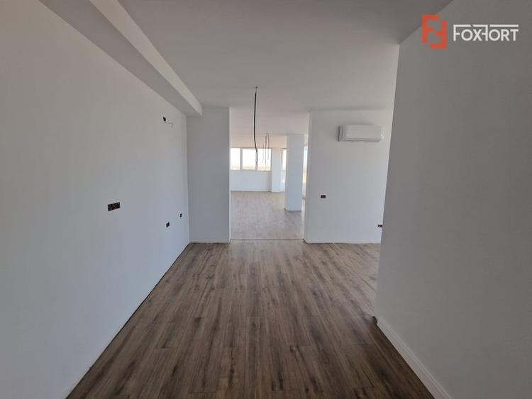 Apartament cu 3 camere decomandat în Torontalului
