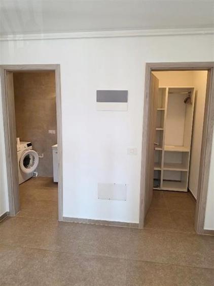 Apartament cu 2 camere decomandat, mobilat în Tractorul