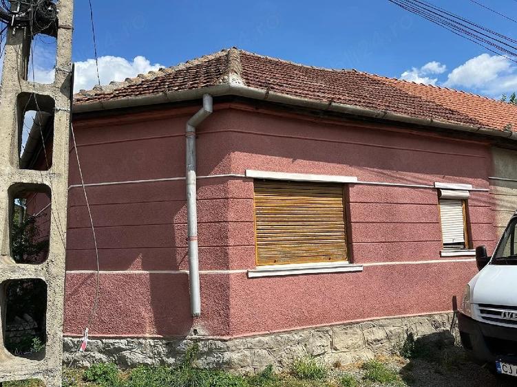 Casă cu 3 camere cu Teren 400 Mp în Central