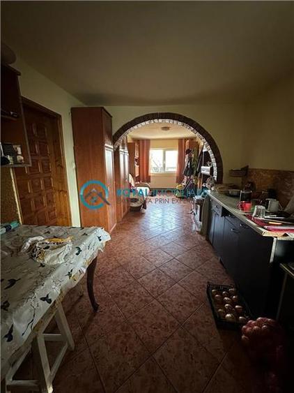 Casă individuală cu 6 camere cu Garaj în Central