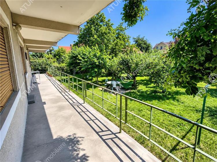 Apartament cu 3 camere decomandat, mobilat în Sub Arini