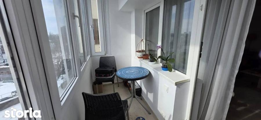 Apartament cu 3 camere decomandat, mobilat în Băneasa