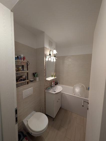 Apartament cu 3 camere decomandat, mobilat în Soarelui