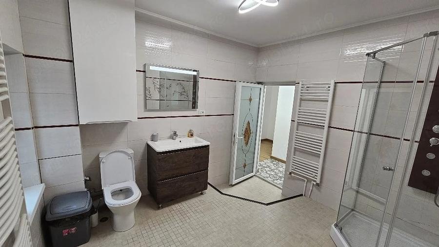 Casă cu 5 camere cu Teren 300 Mp în Central