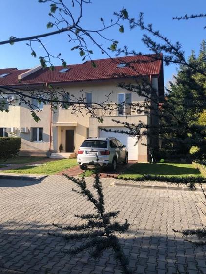 Casă individuală cu 6 camere cu Piscina în Iancu Nicolae