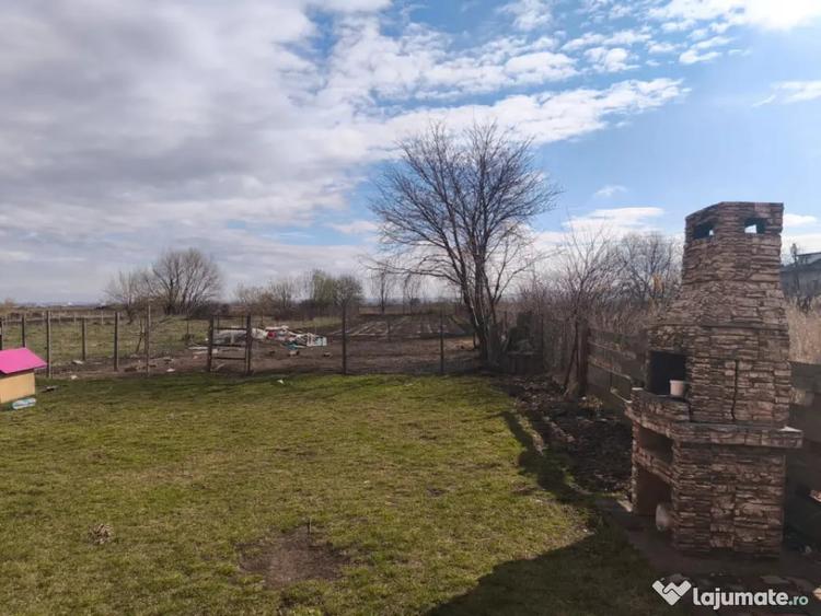 Casă cu 5 camere cu Teren 1600 Mp în Central
