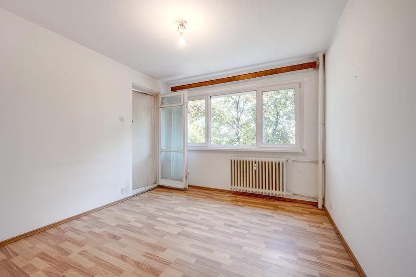 Apartament cu 3 camere semidecomandat în Titan