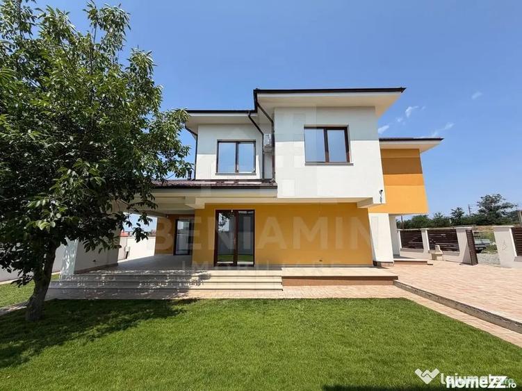 Casă cu 5 camere cu Teren 500 Mp în Cârcea