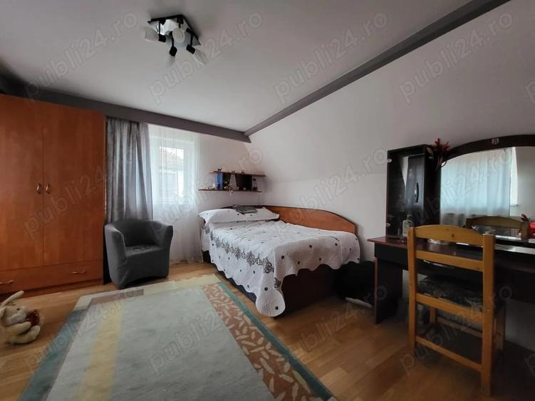 Casă cu 6 camere cu Teren 395 Mp în Turnișor
