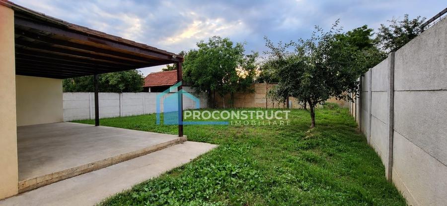 Casă individuală cu 5 camere cu Canalizare în Plopi
