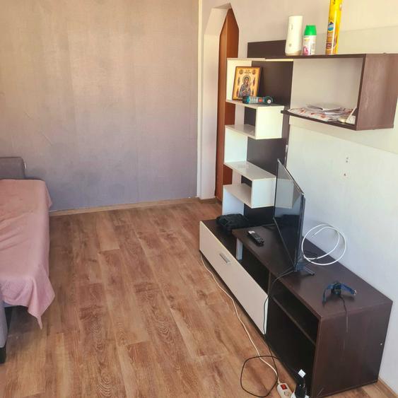 Apartament cu 3 camere semidecomandat în Ciric
