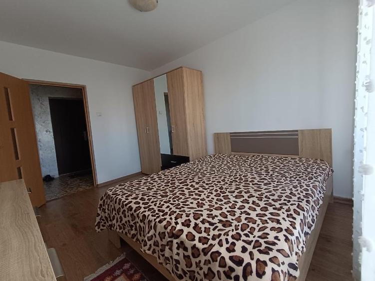 Apartament cu 2 camere decomandat în Trocadero
