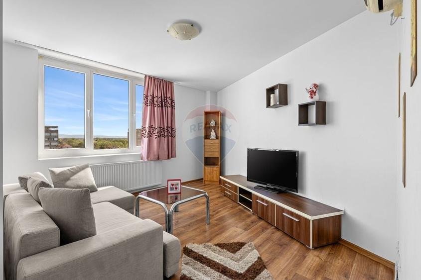 Apartament cu 3 camere decomandat, mobilat în Romanilor