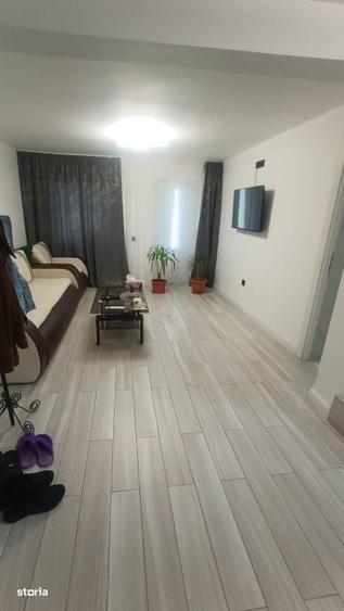 Casă cu 4 camere în Romanești