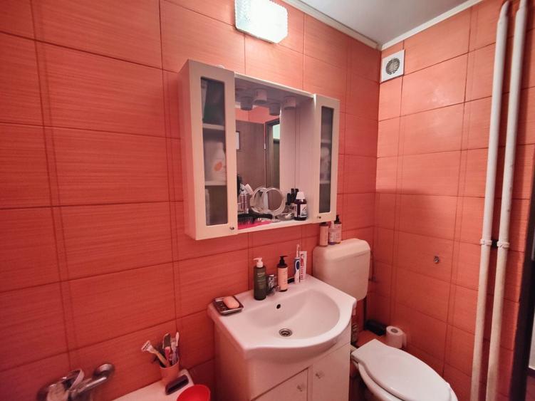 Apartament cu 3 camere decomandat, mobilat în Gorjului