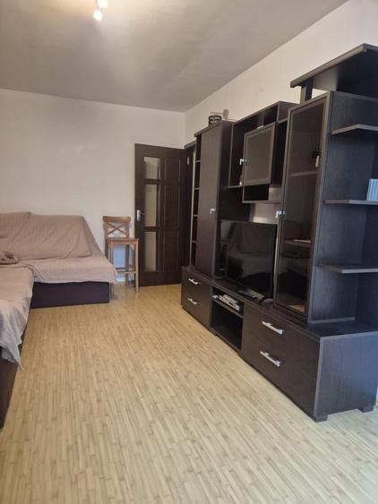 Apartament cu 3 camere decomandat în Ștefan cel Mare