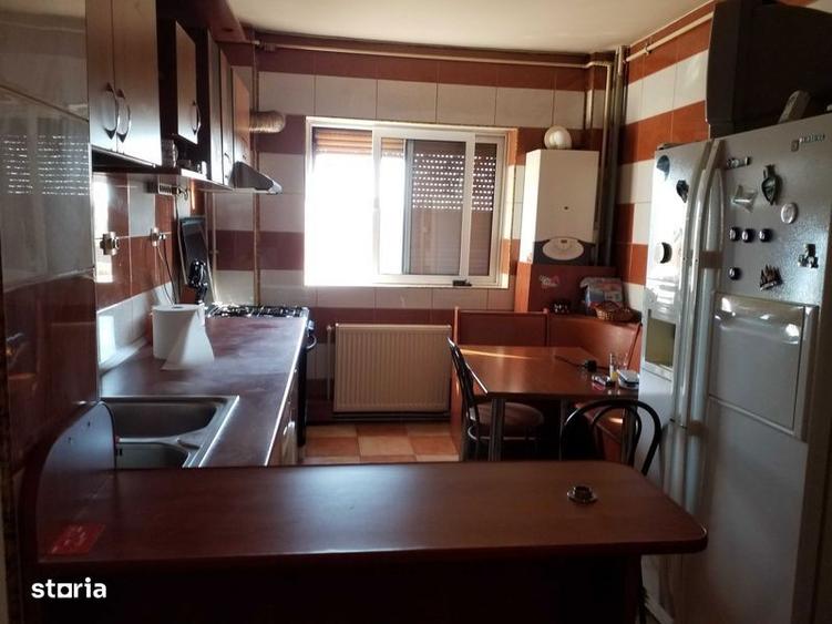 Apartament cu 3 camere decomandat în Berceni