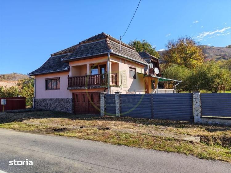 Casă cu 5 camere cu Teren 1300 Mp în Ideciu de Jos
