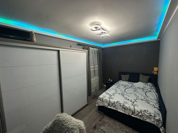 Apartament cu 3 camere semidecomandat în Exterior Vest