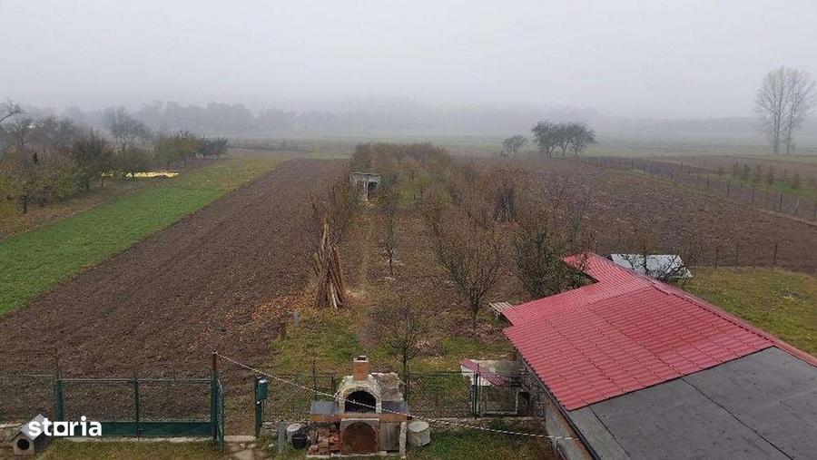 Casă cu 4 camere în Lipoveni