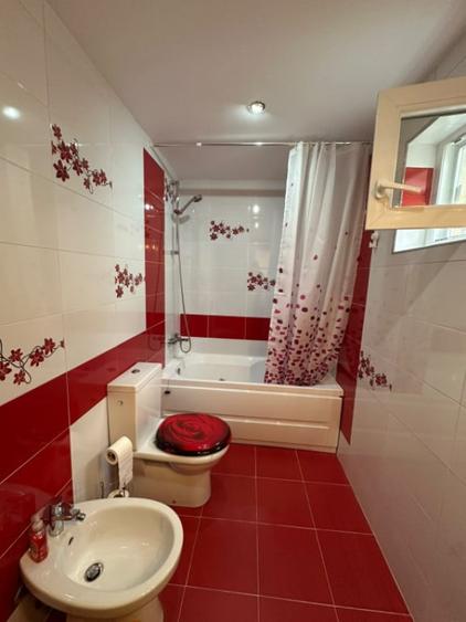 Apartament cu 4 camere decomandat în Central