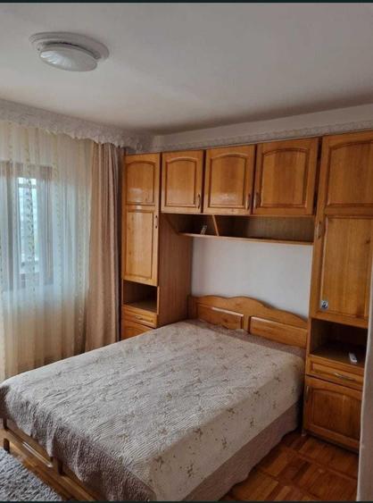 Inchiriez apartament 3 camere - 1