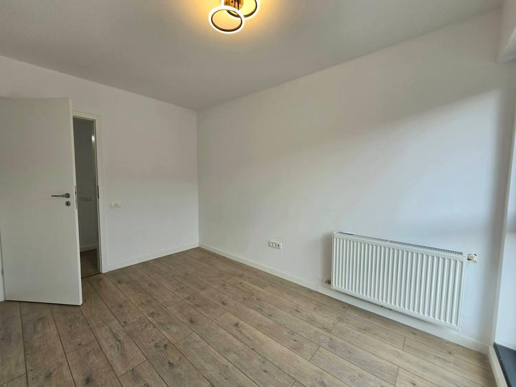 Apartament cu 4 camere decomandat în Dobroești