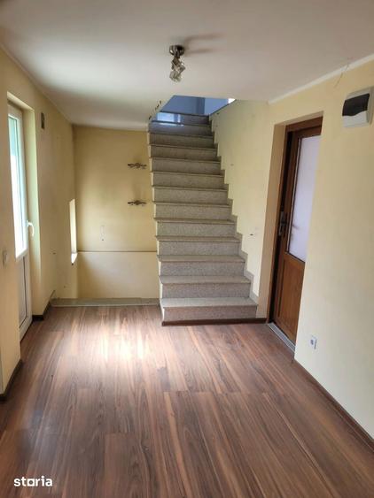 Casă cu 6 camere cu Teren 511 Mp în Central