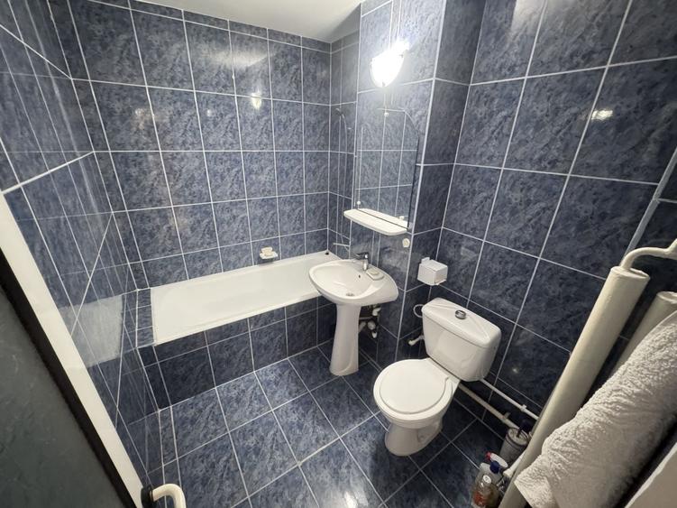 Apartament cu 3 camere decomandat, mobilat în Tomis III