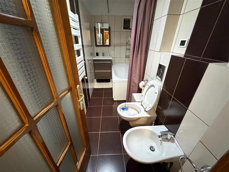 Apartament cu 2 camere decomandat, mobilat în Est