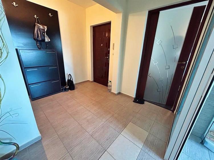 Apartament cu 3 camere decomandat în Cantacuzino