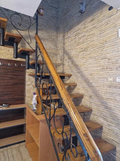 Casă cu 10 camere cu Teren 300 Mp în Central