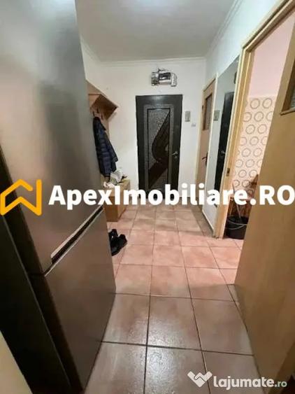 Apartament cu 3 camere semidecomandat în Giurgiului