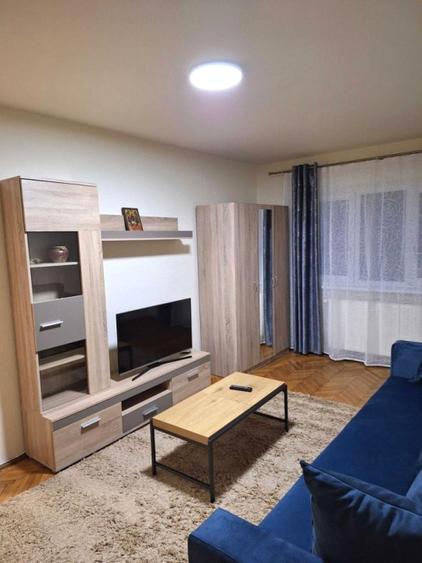 Apartament cu 3 camere, mobilat în Calea Dumbrăvii