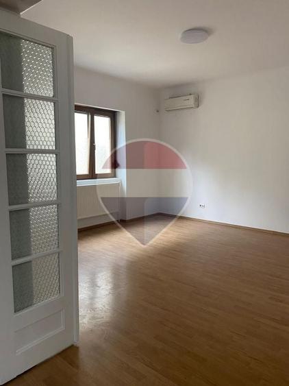 Casă individuală cu 4 camere cu Teren 120 Mp în Ferdinand