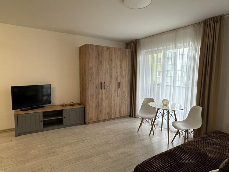 Apartament cu 2 camere nedecomandat în Tractorul
