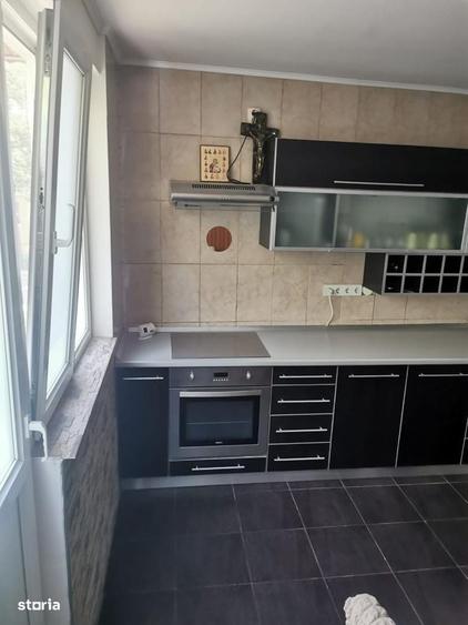 Casă cu 4 camere în Apărătorii Patriei