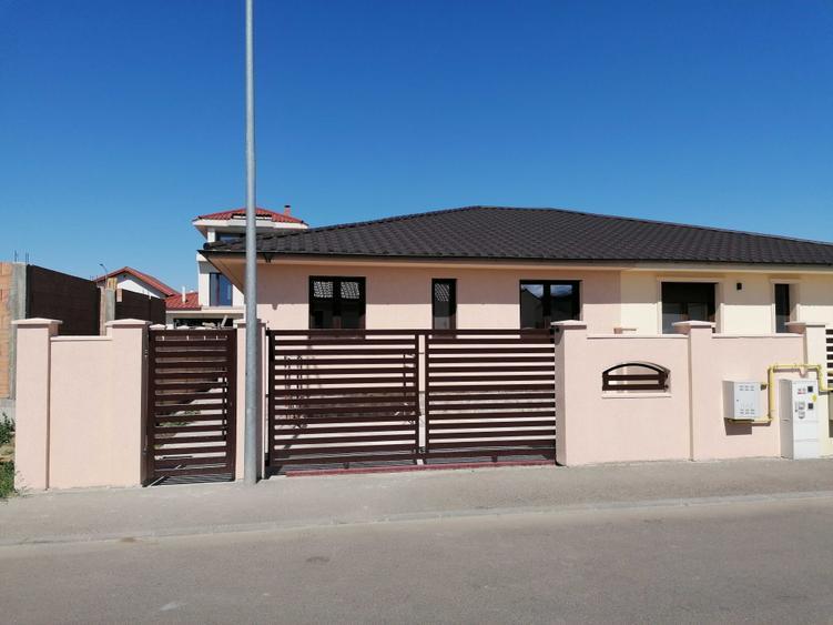Casă cu 3 camere decomandat în Central
