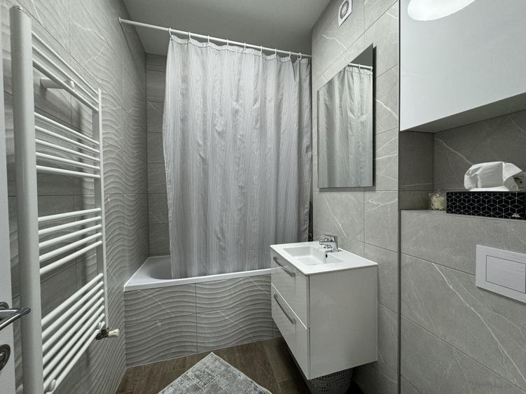Apartament cu 3 camere semidecomandat, mobilat în UTA