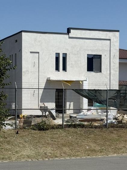 Casă cu 4 camere în Central