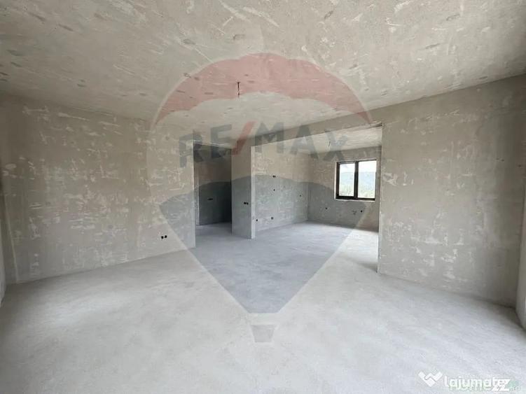 Casă cu 5 camere cu Teren 900 Mp în Sălicea